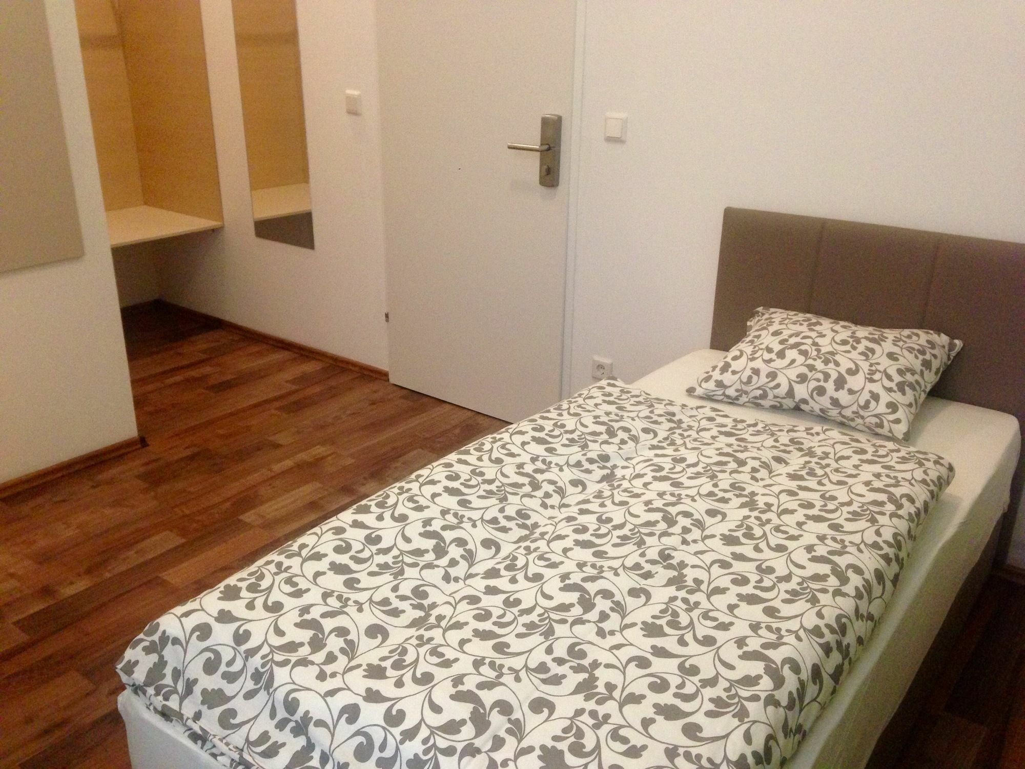 Hotel Dan In'N Out à Vienne Extérieur photo